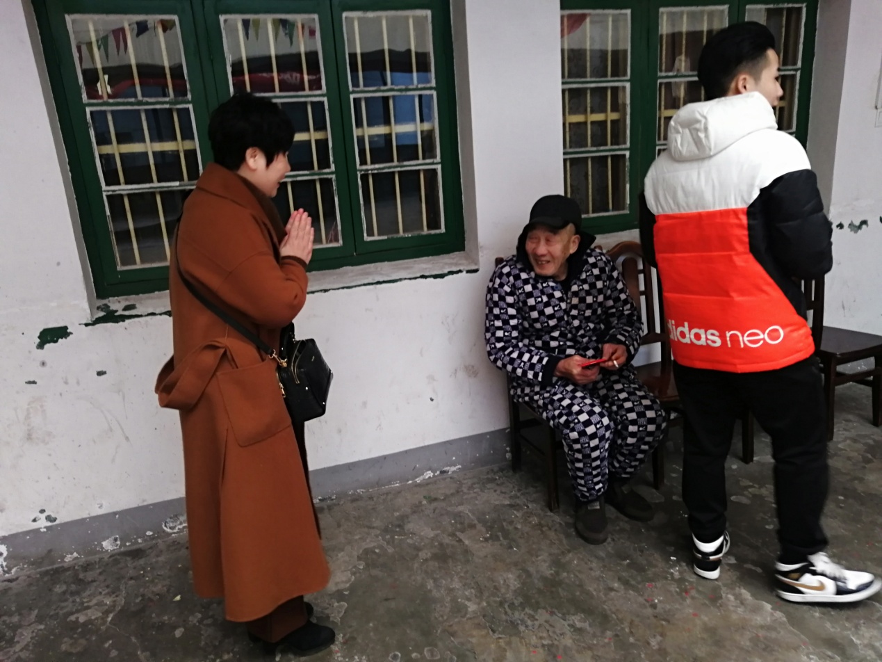 溫情滿(mǎn)除夕，愛(ài)心暖人心