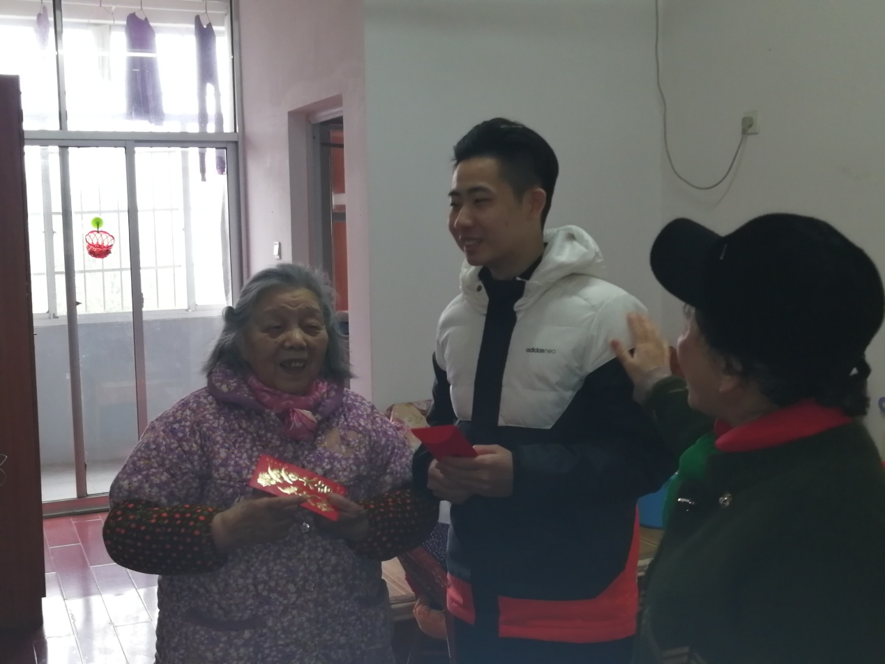 溫情滿(mǎn)除夕，愛(ài)心暖人心