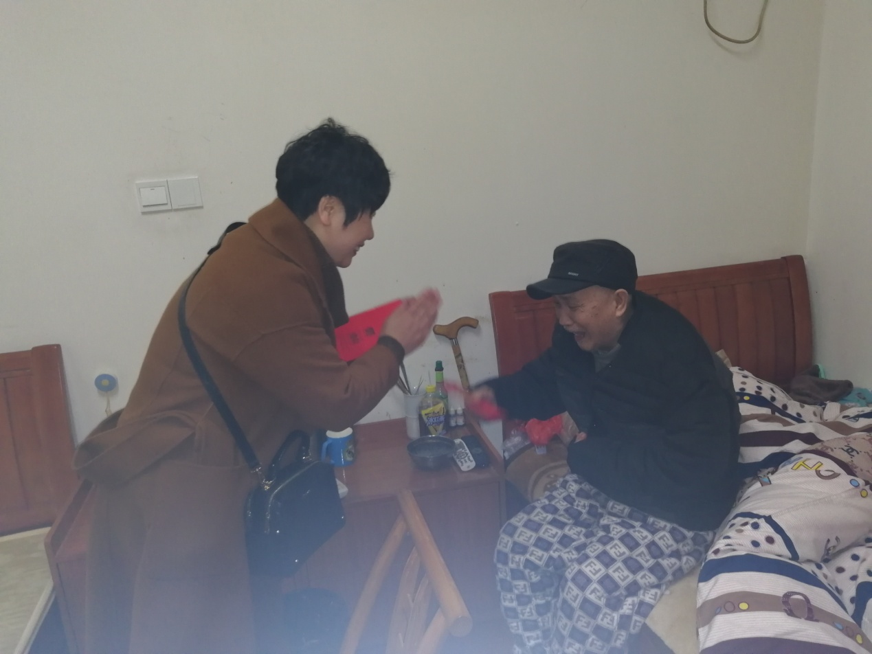 溫情滿(mǎn)除夕，愛(ài)心暖人心